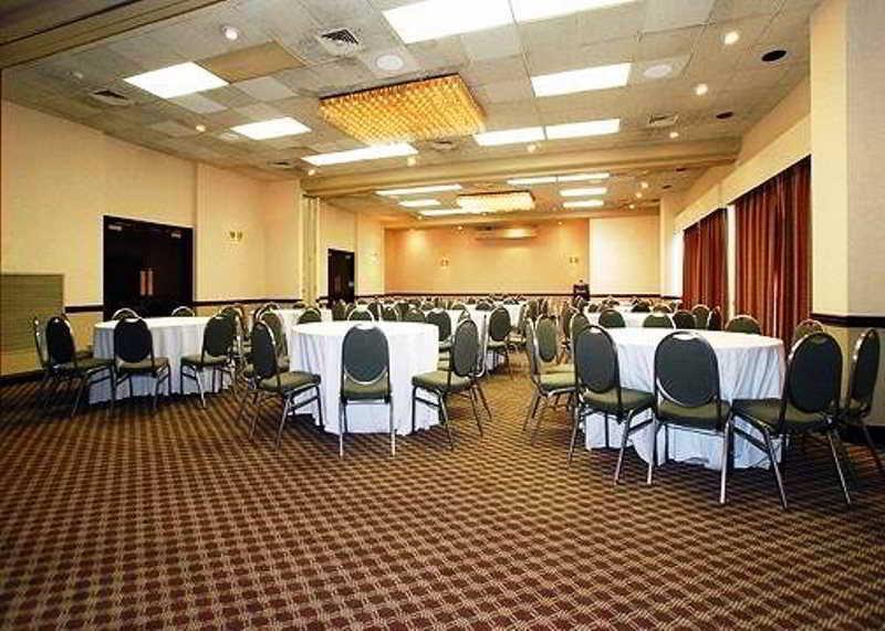 Quality Hotel & Suites Cincinnati Central West Chester Restaurant photo