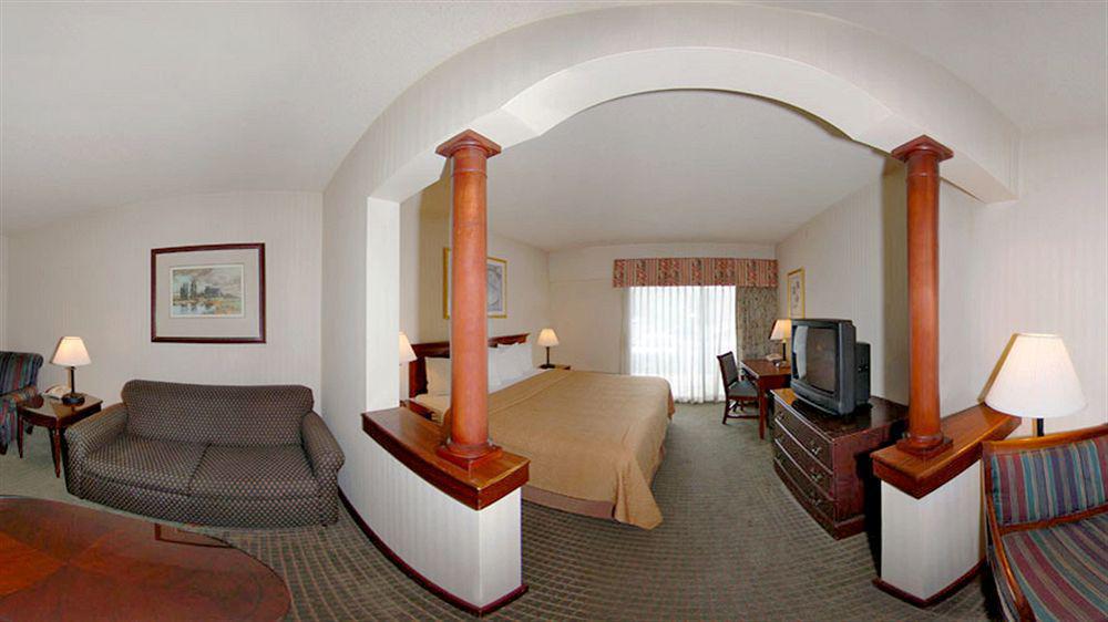 Quality Hotel & Suites Cincinnati Central West Chester Extérieur photo